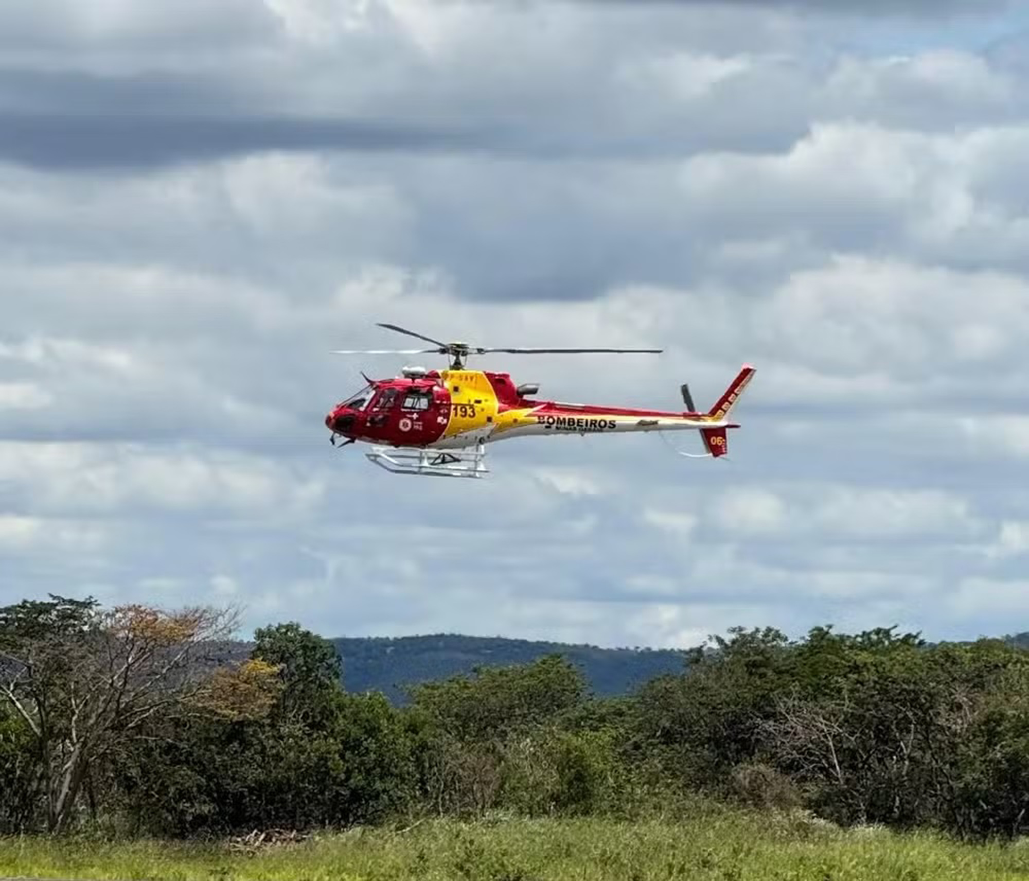 Picture shows a Fire Department helicopter during rescue in Serra do Intendente State Park, undated. Leone Barbosa and Thassia de Almeida died after they were swept away by a current in Conceicao do Mato Dentro, Brazil. Note: Fire department photo taken from local media. Fire Department helicopter