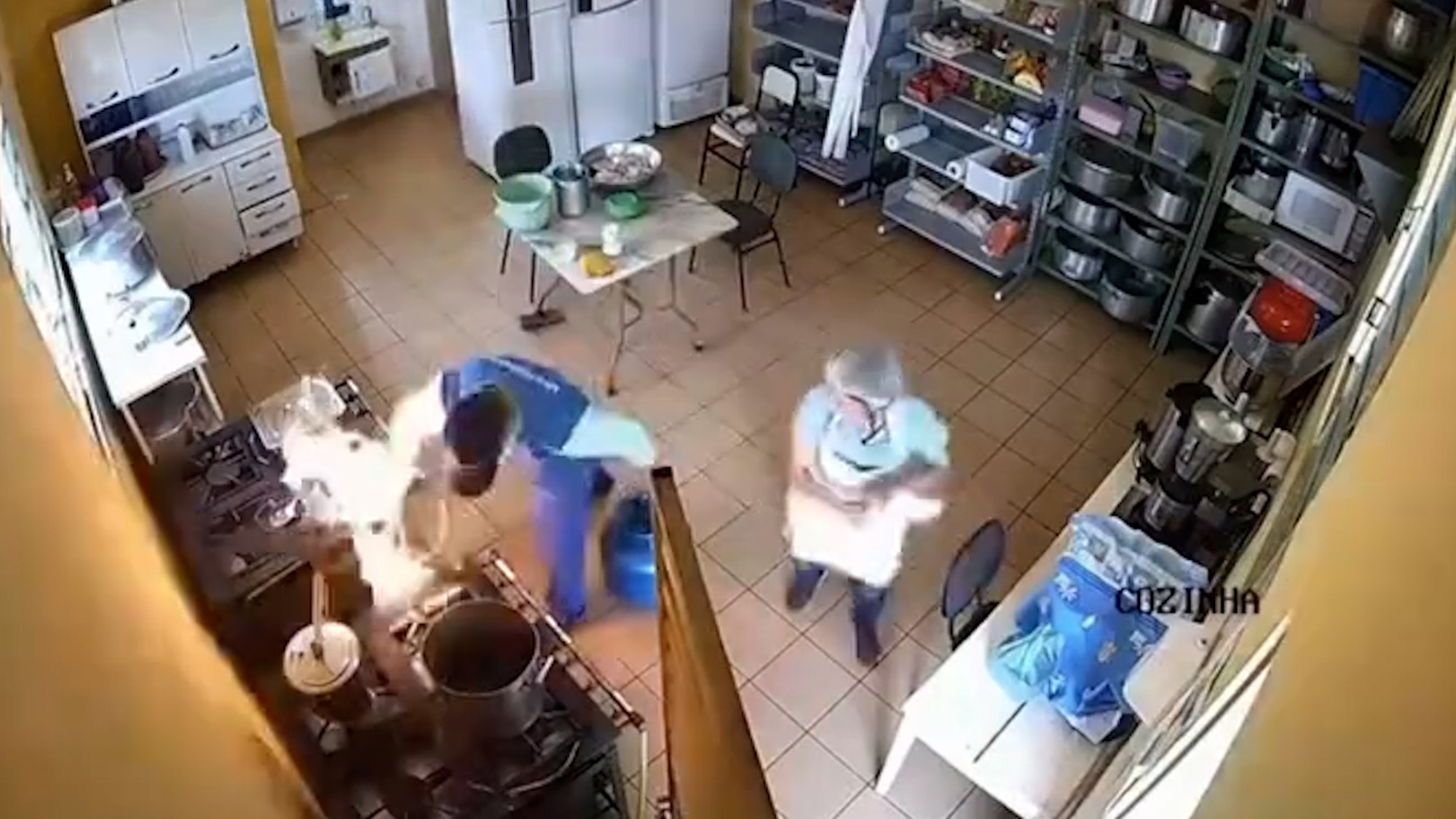 Gas cylinder catches fire during exchange at state school in Carmo do Rio Claro, Brazil, April 22, 2025. The employee of the company responsible for changing the gas cylinder suffered minor burns to his face and hands. Note: Photo is a screenshot from a video. Gas cylinder catches fire during exchange at state school
