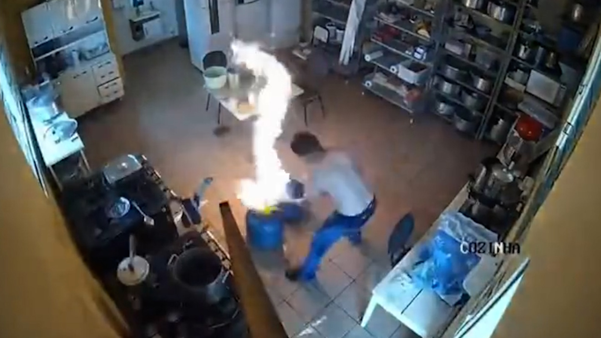 Gas cylinder catches fire during exchange at state school in Carmo do Rio Claro, Brazil, April 22, 2025. The employee of the company responsible for changing the gas cylinder suffered minor burns to his face and hands. Note: Photo is a screenshot from a video. Gas cylinder catches fire during exchange at state school