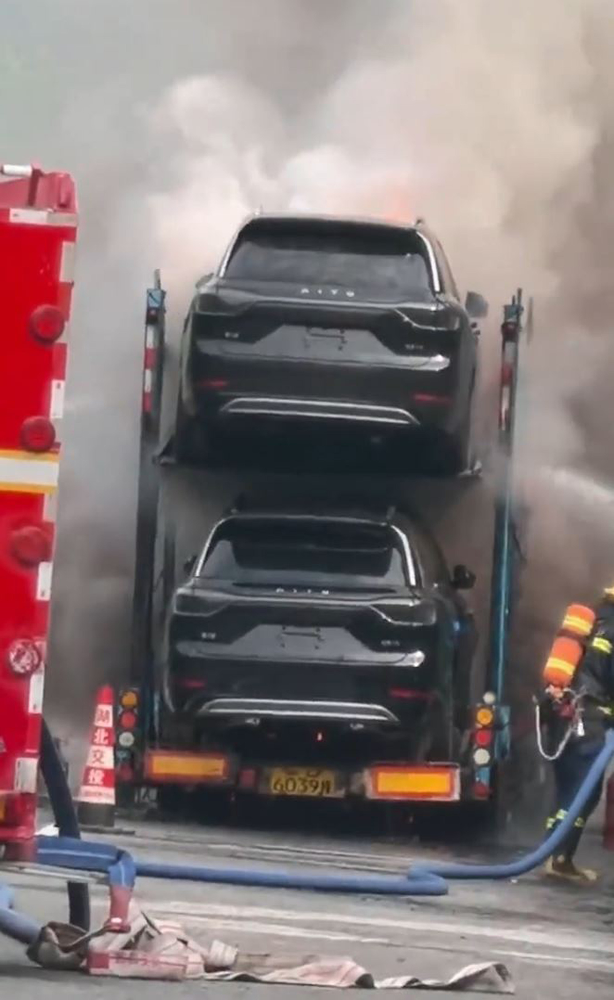 A flatbed truck burns on the Shanghai–Chongqing Expressway, China, on 21 April, 2025. There were no casualties. Note: Photo is a screenshot from a video A flatbed truck burns on the Shanghai–Chongqing Expressway