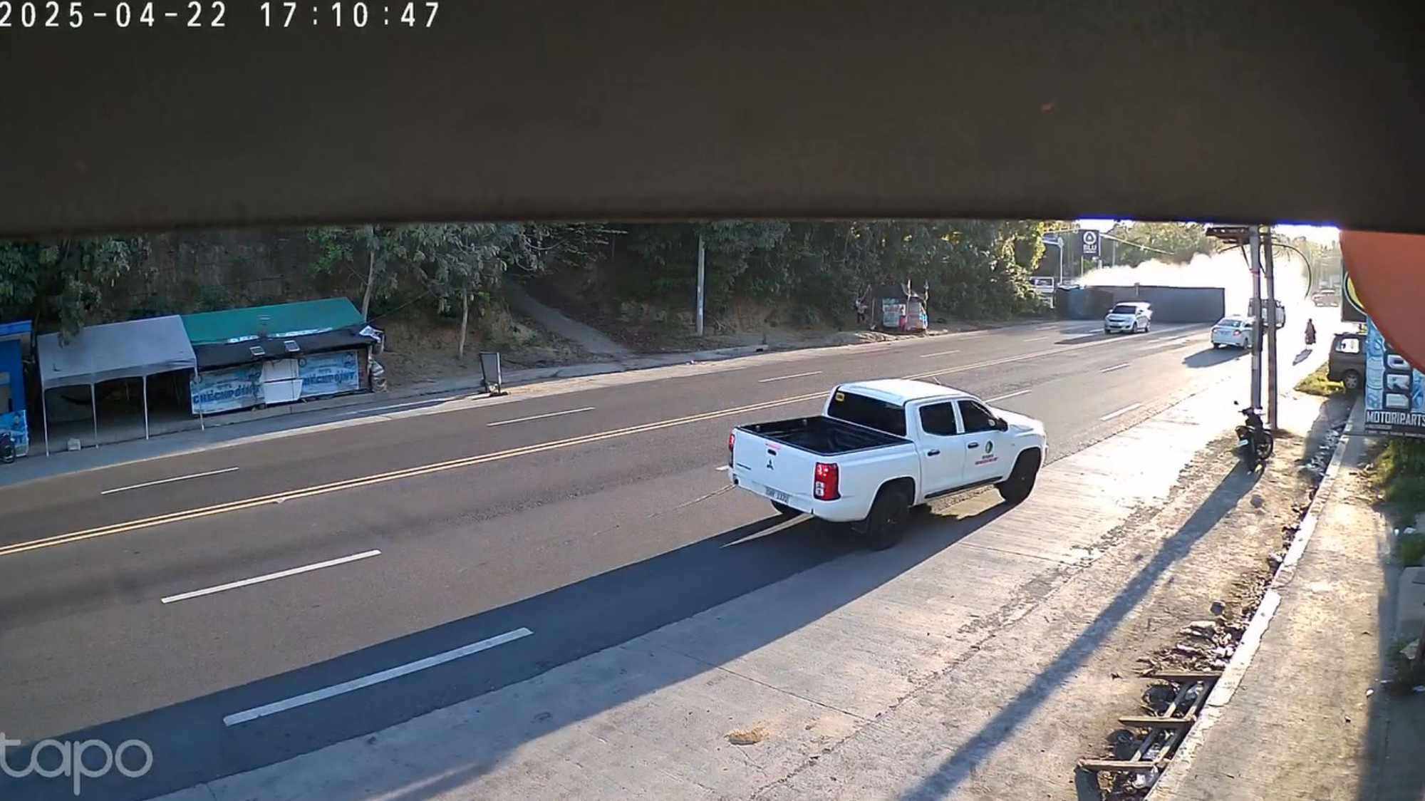 Trailer slides on busy road after truck crashes in Alubijid, Philippines. As per the CCTV the accident occurred on April 22, 2025. Note: Photo is a screenshot from a video Trailer slides on busy road after truck crashes