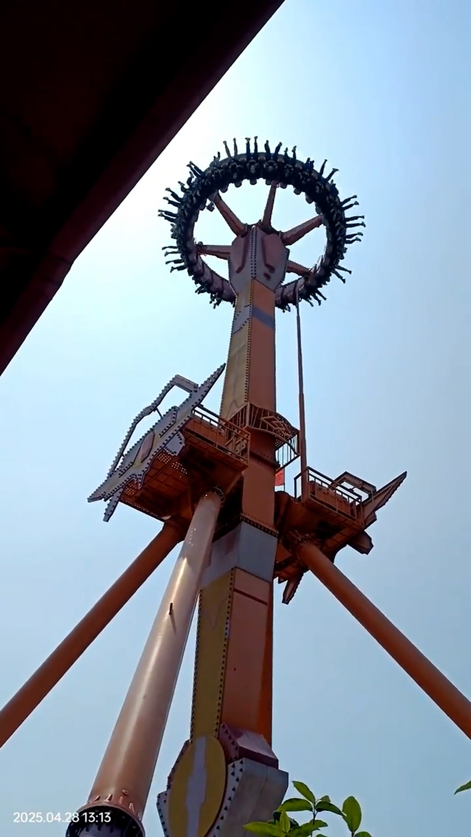 A pendulum in the Hangzhou amusement park in China stays suspended in the air for about a minute, April 28, 2025. . After inspection there was no problem with the amusement equipment. Note: Photo is a screenshot from a video. A pendulum in the Hangzhou amusement park in China stays suspended in the air for about a minute