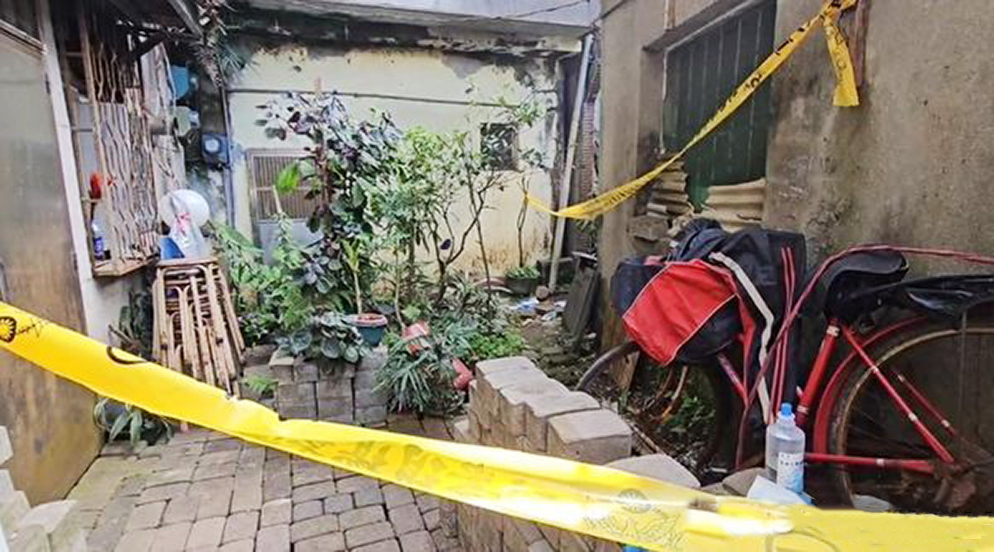 Photo shows the scene where a man gouged out a neighbour's eyes during an argument over leaking pipe in New Taipei City, Taiwan, on Thursday, 17 April, 2025. The man was charged with attempted murder. Note: Picture is taken from local media. Photo shows the scene where a man gouged out a neighbour's eyes