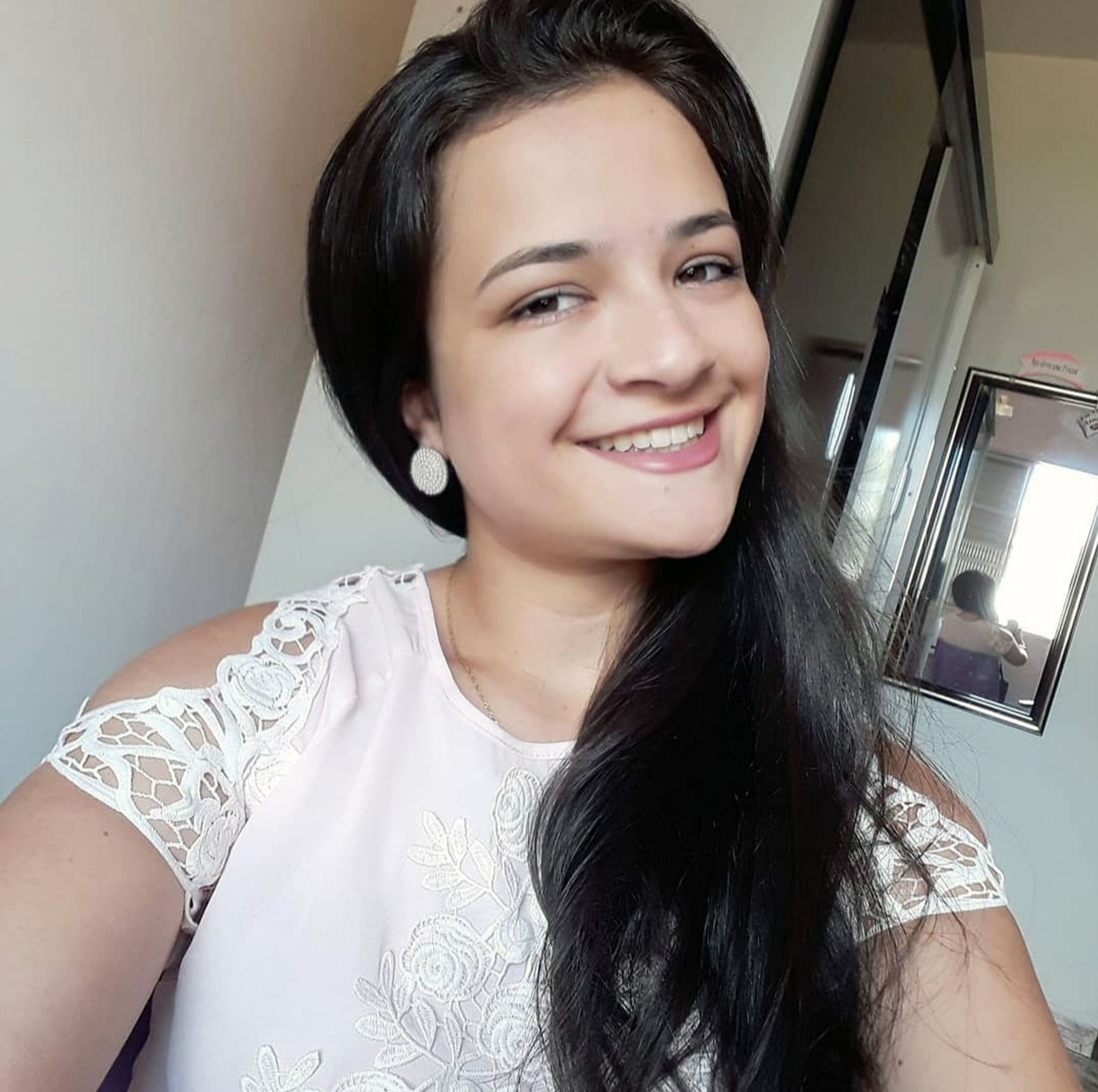 Juliana Prado de Oliveira Pereira poses in undated photo. She died after a hot air balloon crashed in Capela do Alto, Brazil, on 15 June 2025. Note: Private photo taken from social media. Juliana Prado de Oliveira Pereira