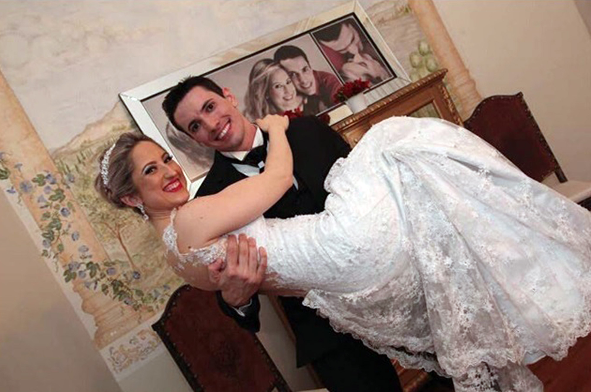 Larissa Rodrigues poses with husband