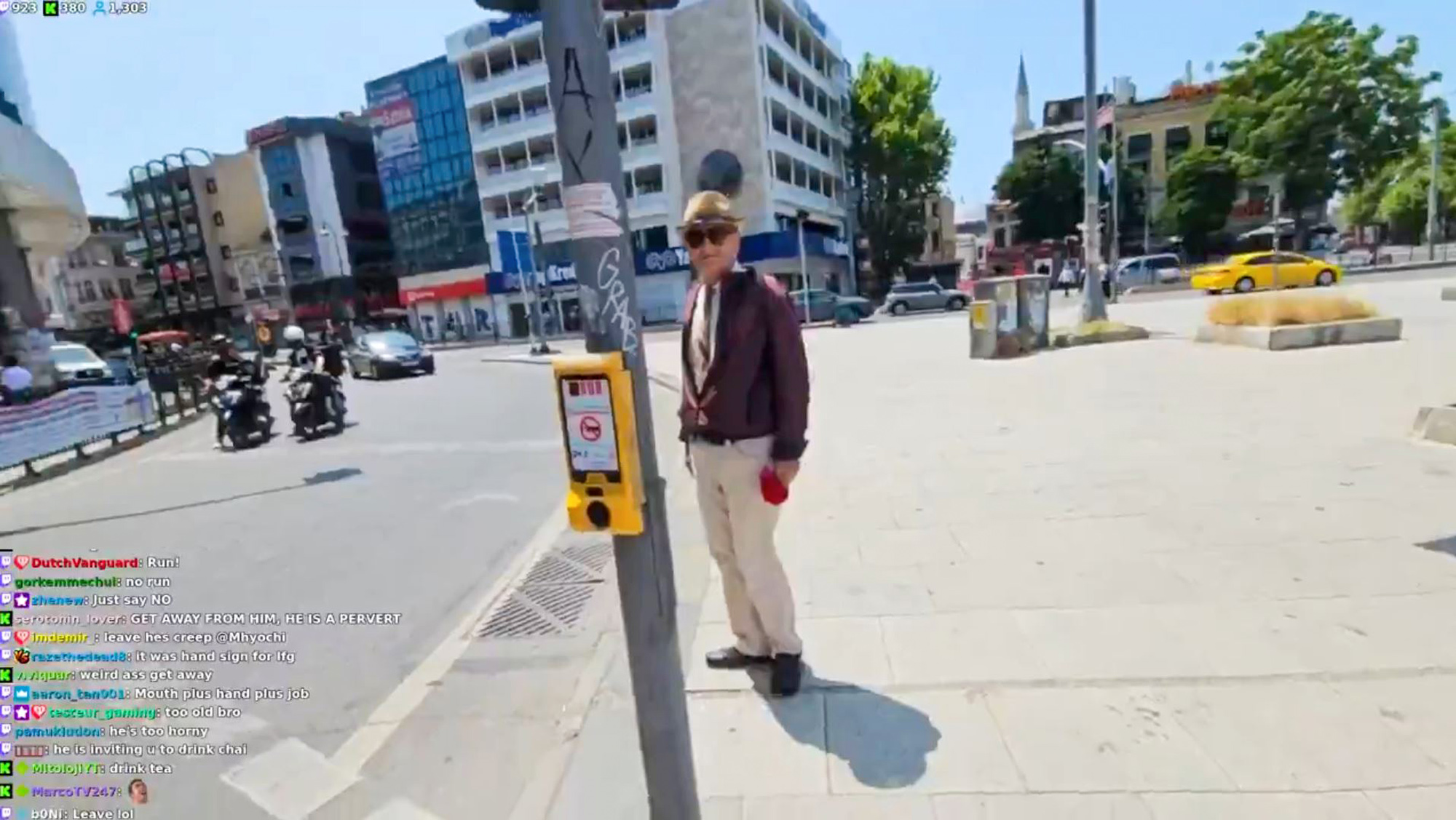 Elderly man harasses a South Korean influencer in Kadikoy