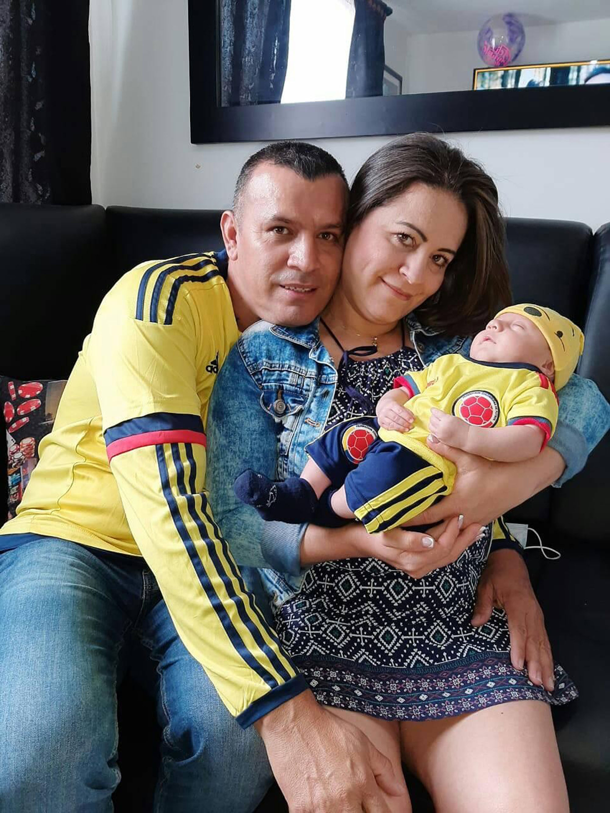 Viviana Andrea Canro Zuluaga, Tito Nelson Martinez Hernandez, pose with their son