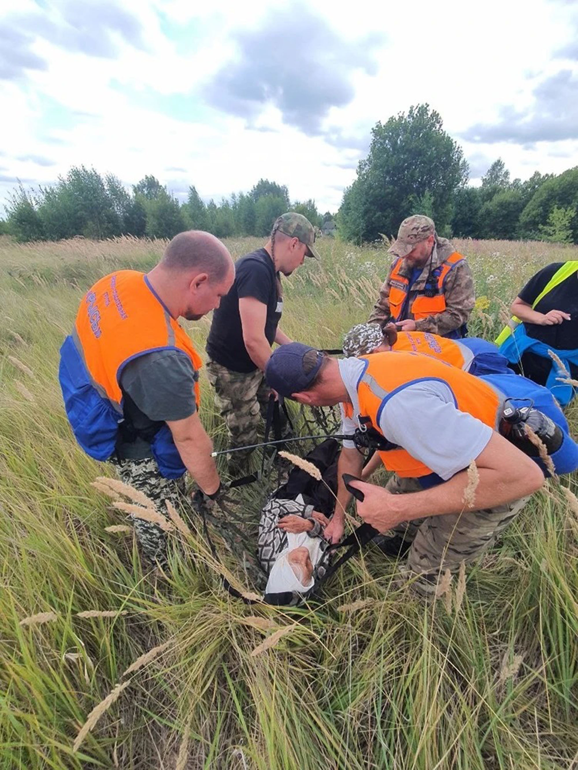 Volunteers rescue 110-year-old grandmother in Nizhny Novgorod
