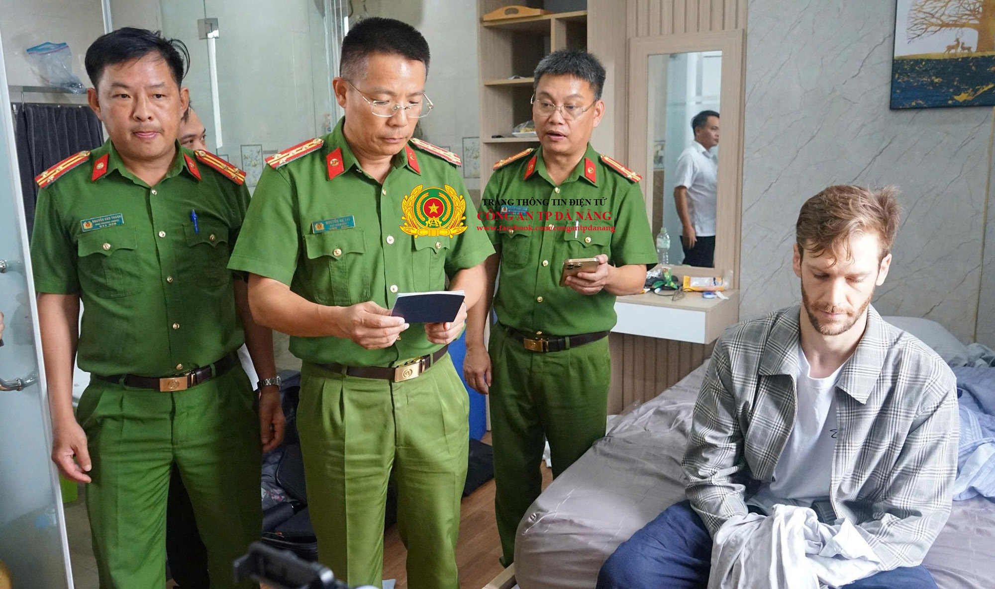Photo shows West Dale James, a 29-year-old American, being arrested by police in Da Nang, Vietnam. He is accused of robbing a jewellery store on Tuesday, 26 August, 2025. Note: Licensed photo. West Dale James