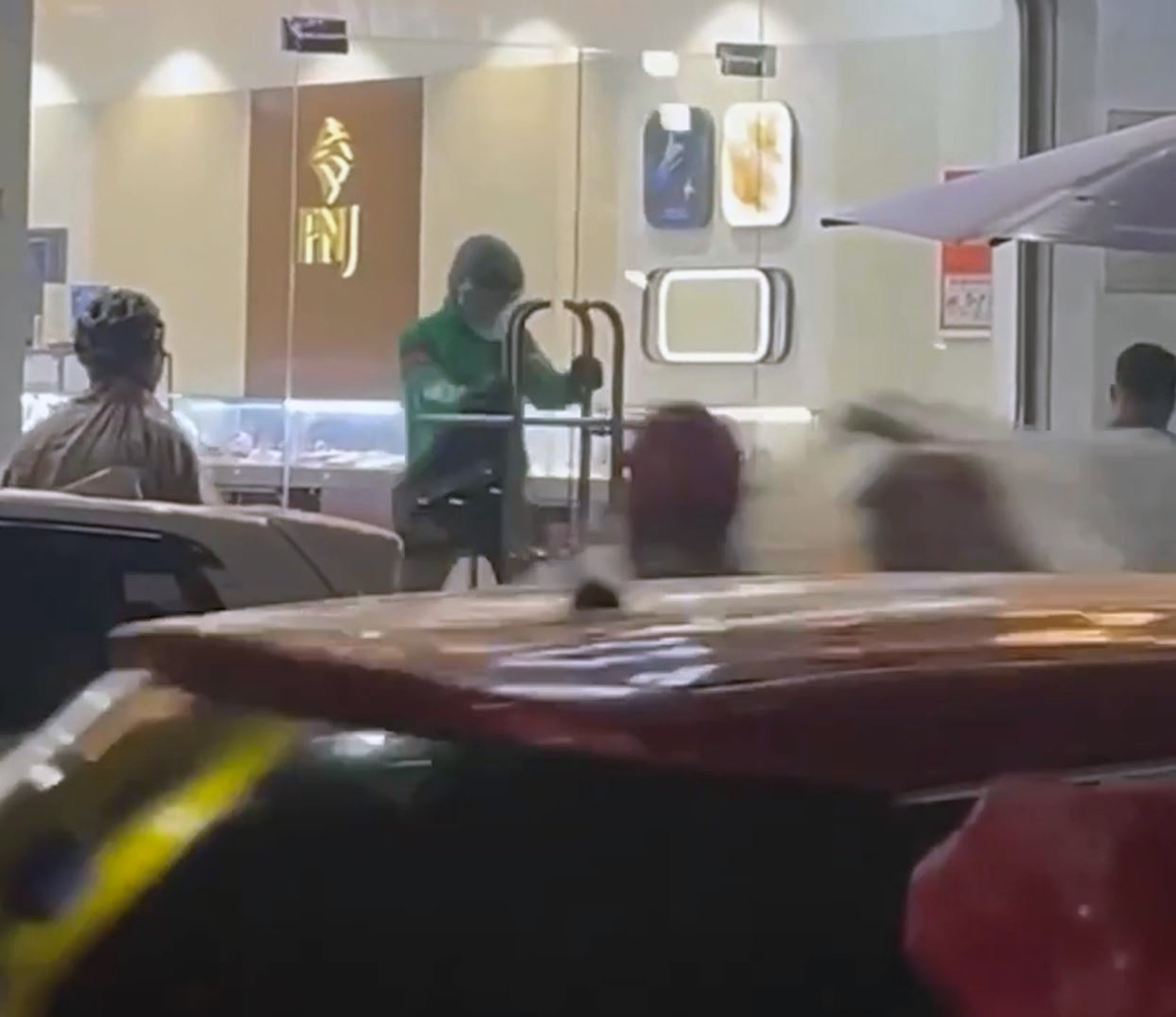 American man robs jewelry store in Da Nang, Vietnam, Aug. 26, 2025. He has been identified as West Dale James, 29. Note: Photo is a screenshot from a video Da Nang