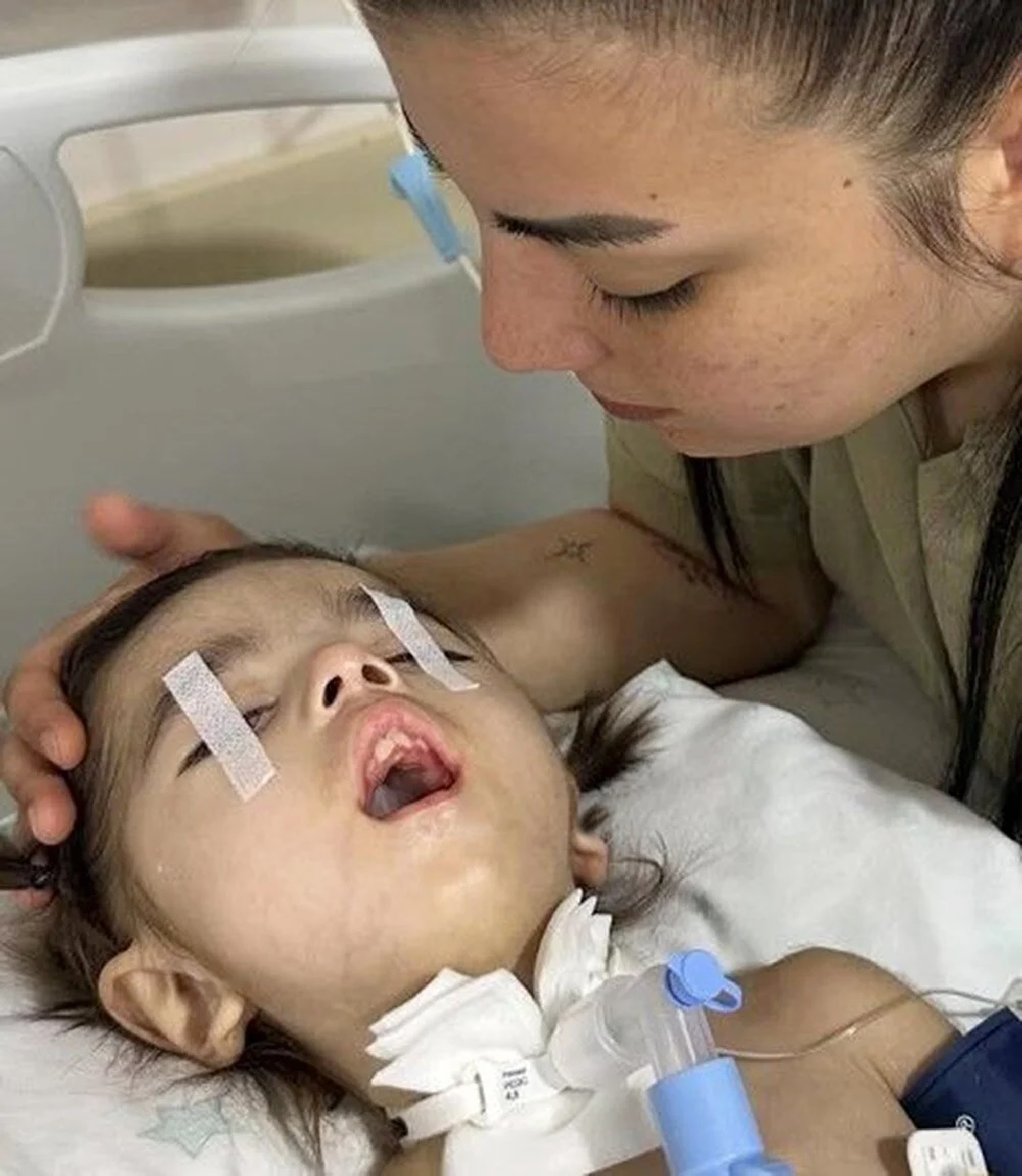 Yasmin Elif with her mother