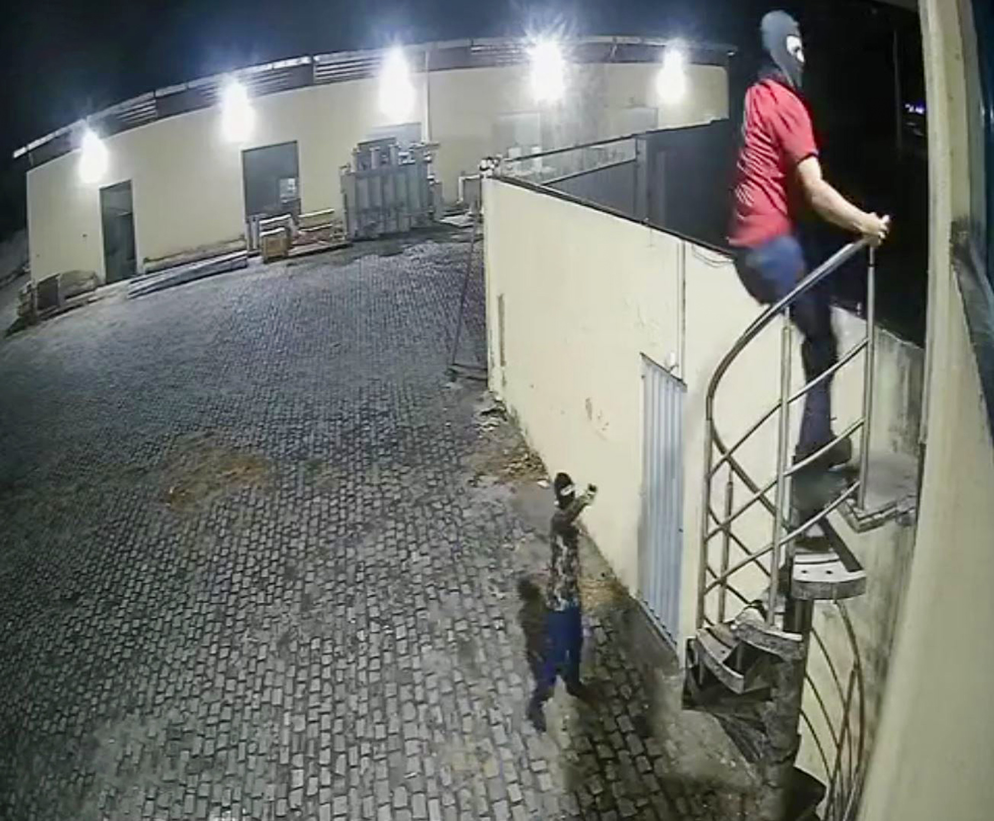 Security guard reacts to robbery and shoots two criminals in Aquiraz