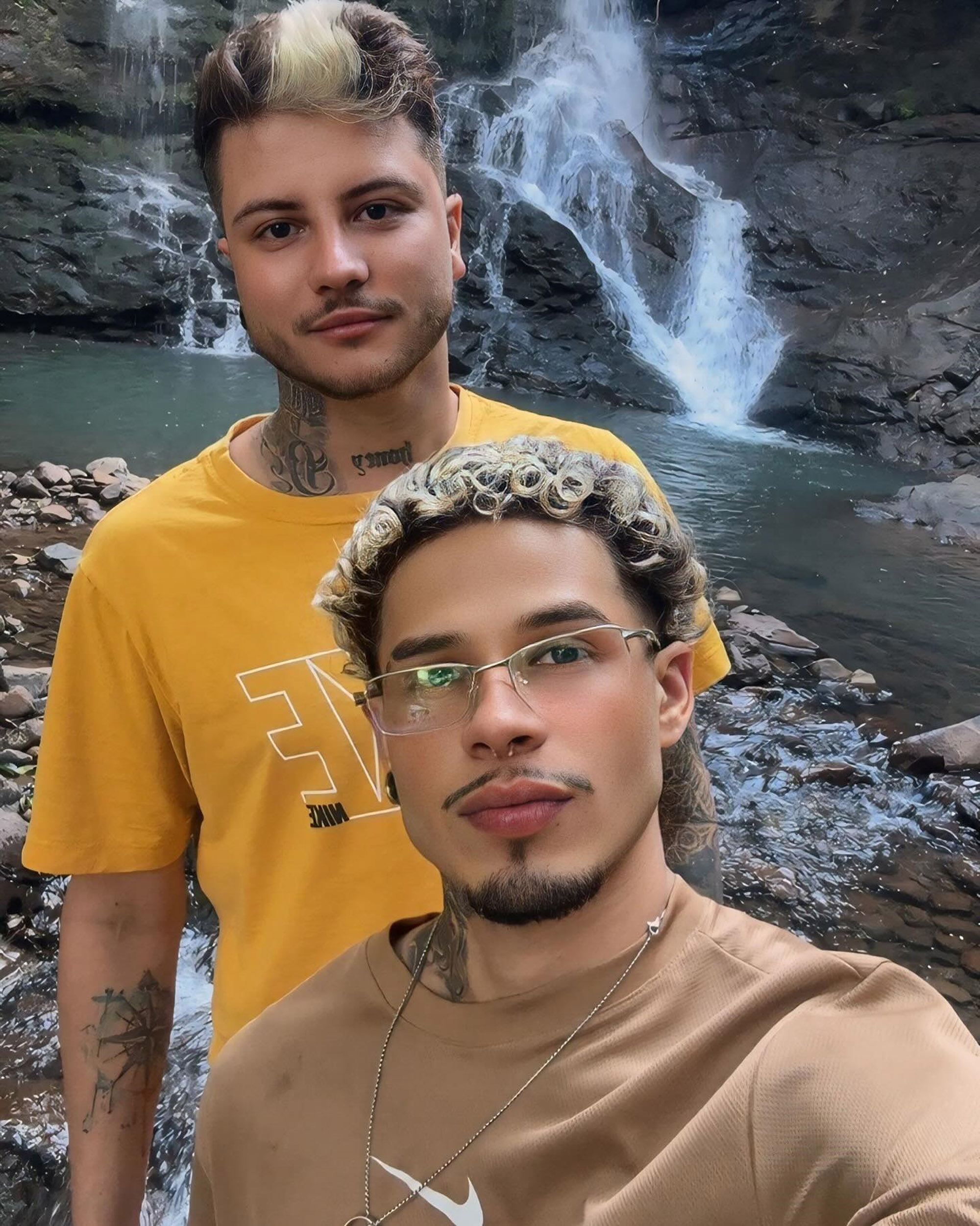 Ruan Benayhur Braga poses with boyfriend