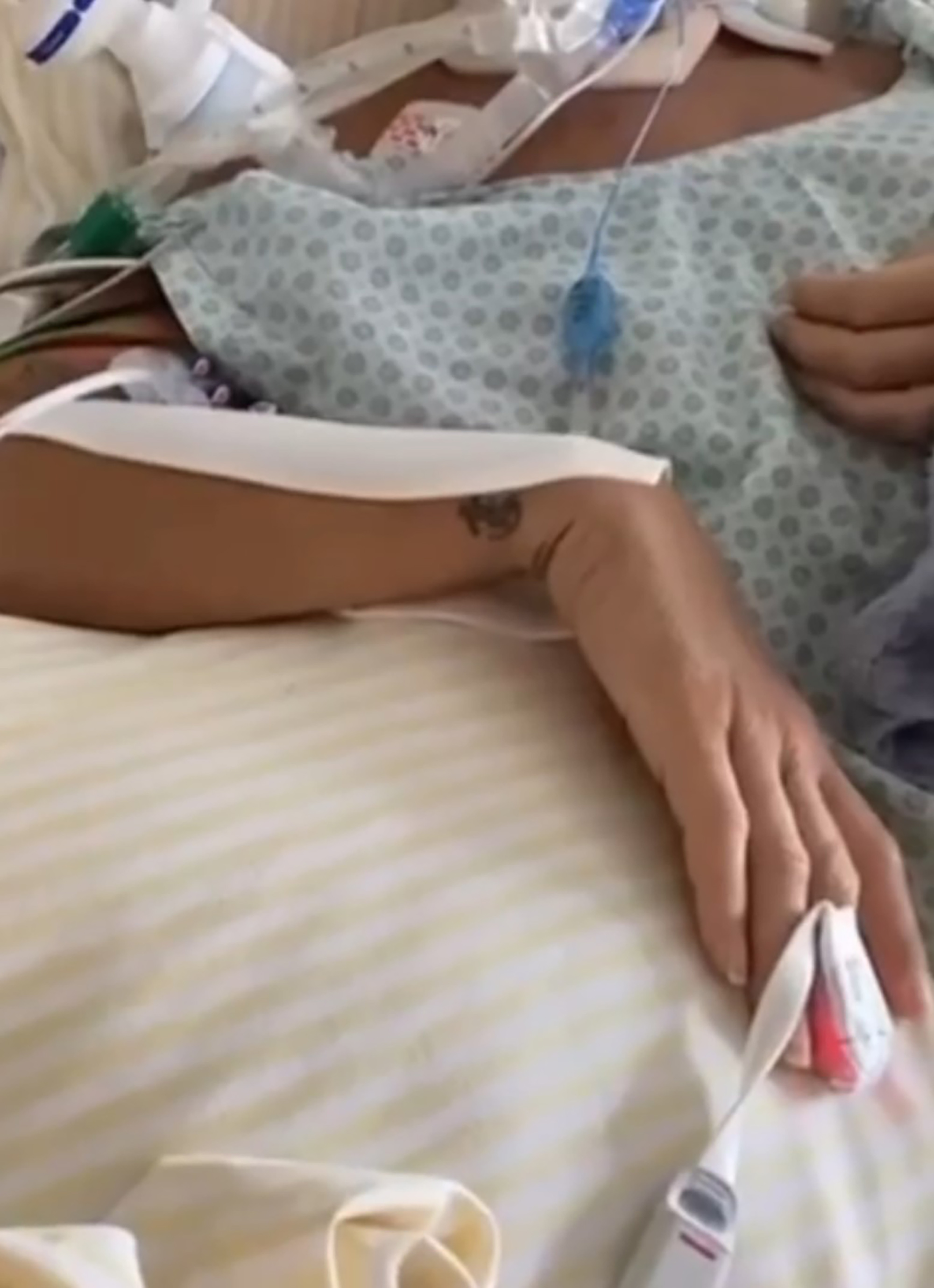 Influencer who suffered a spinal injury after diving receives polylaminin and moves her right arm in Sao Paulo, Brazil.