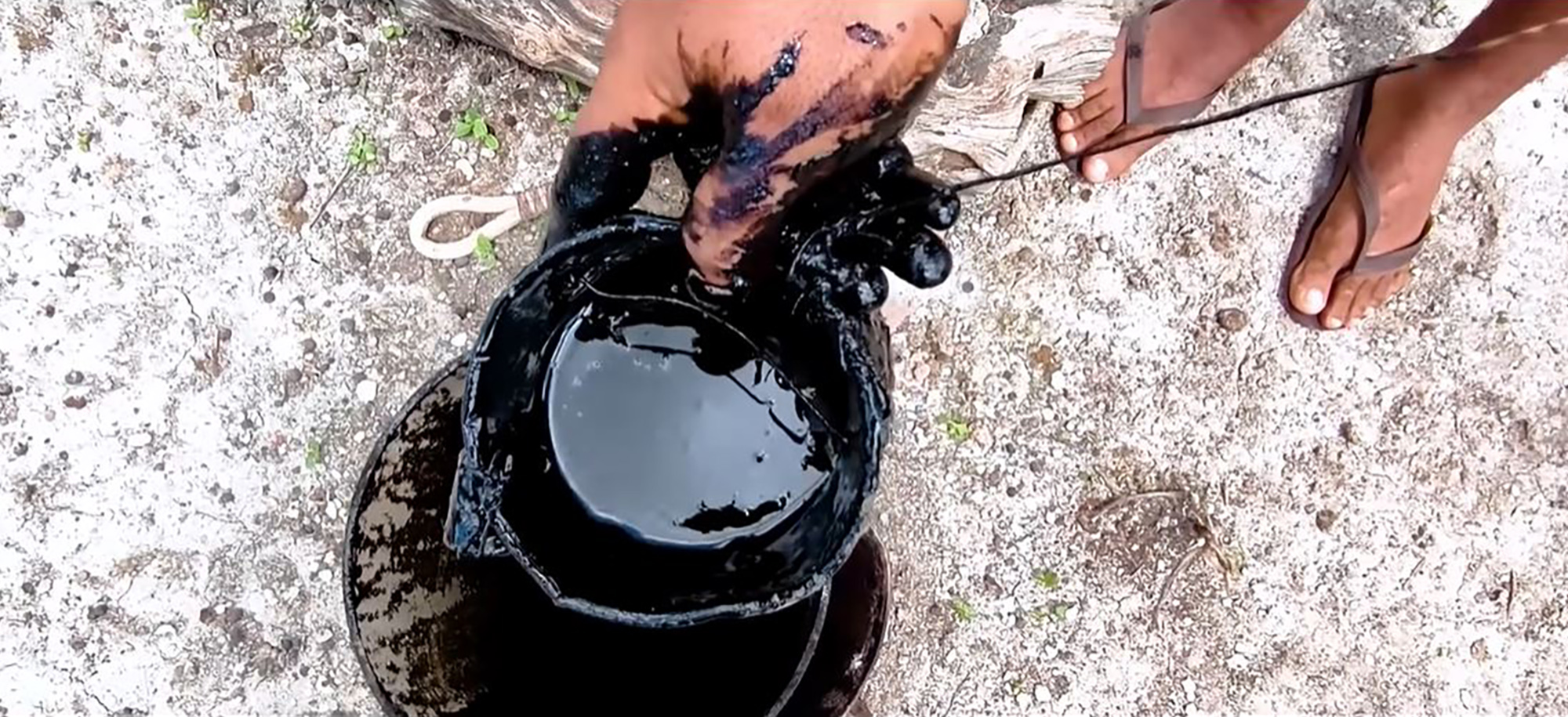 Farmer discovers possible oil while drilling a well in Tabuleiro do Norte, Brazil. The discovery went viral on social media on Monday, 23 February 2026. Note: Photo is a screenshot of a video. Farmer discovers possible oil while drilling a well in Tabuleiro do Norte