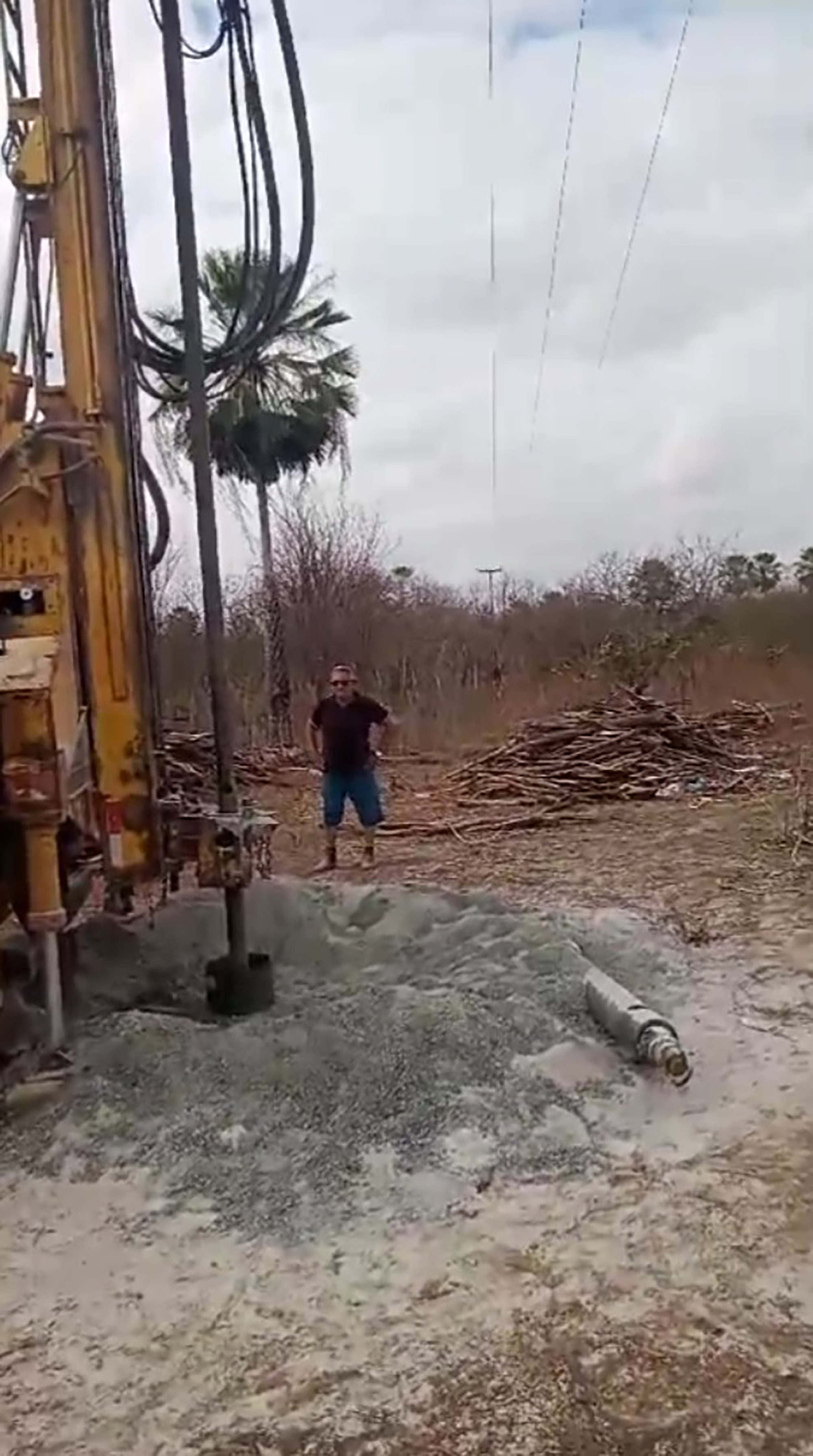 Farmer discovers possible oil while drilling a well in Tabuleiro do Norte, Brazil. The recording of the moment went viral on social media on Monday, 23 February 2026. Note: Photo is a screenshot from the video Farmer discovers possible oil while drilling a well in Tabuleiro do Norte