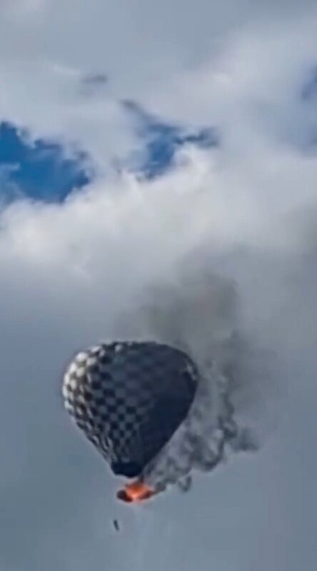 A hot air balloon catches fire during a festival in Enrique Estrada, Mexico, undated. A person died after jumping into the void. 1747072187782-xs38w2j9.jpg