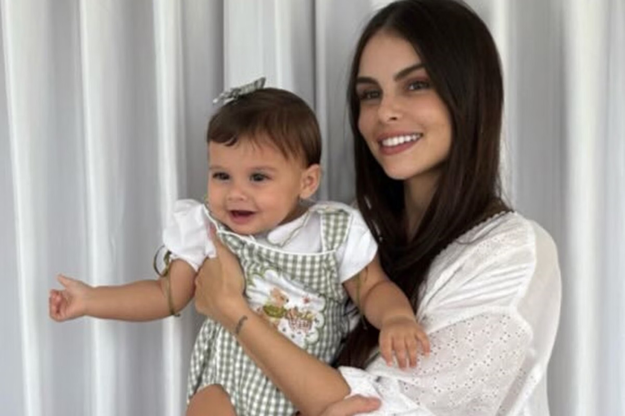 Amanda Kimberlly and her daughter Helena pose in undated photo. Neymar Jr. reportedly bought a mansion for her to live with her daughter, Helena. Note: Private photo taken from local media. (@akimberllya/Newsflash/NX) 1748373490916-zwgwllo2.jpg